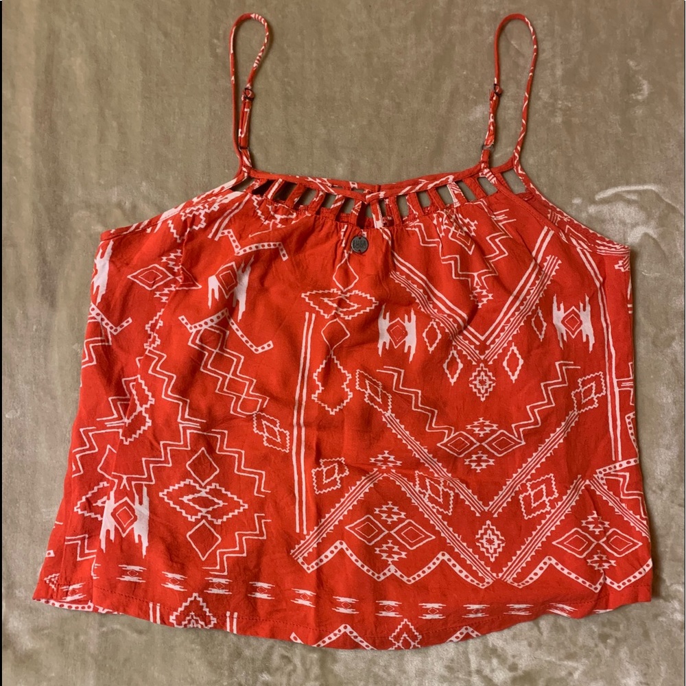 Adorable summer top. Adjustable straps. Size med